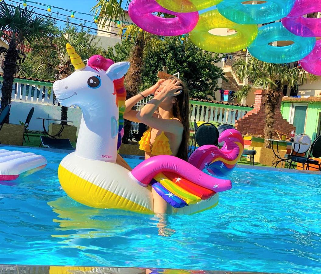 Casa Barbie Costinestiホステル エクステリア 写真